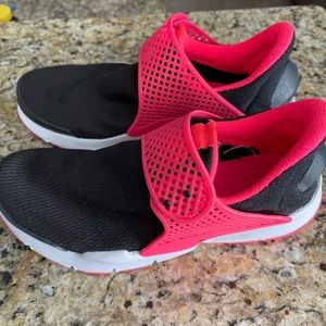 Nike shoes size 6Y same as 71/2 women size